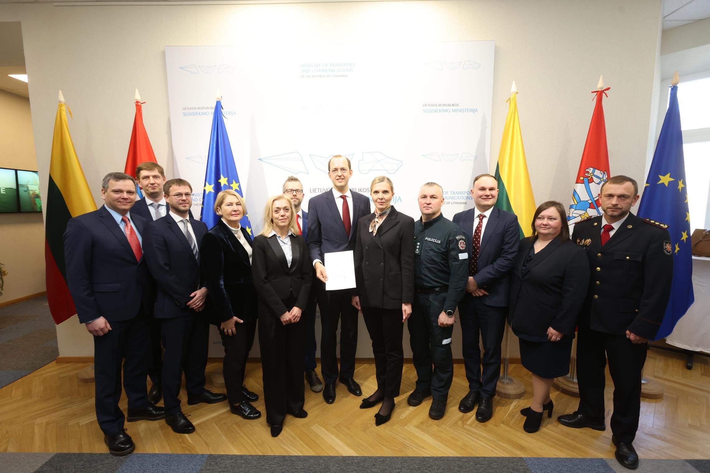 Lietuvos Respublikos institucijų atstovai.